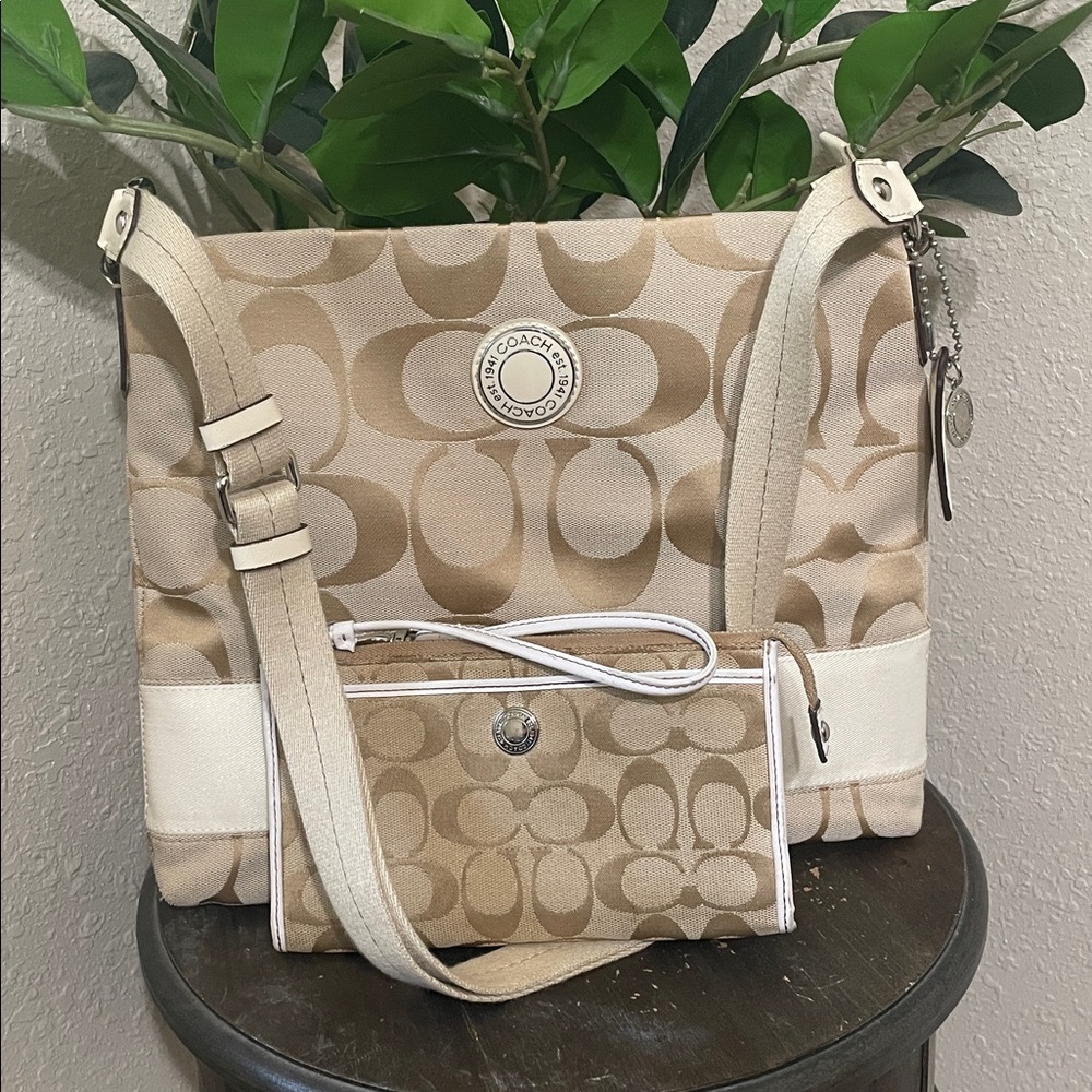 Coach Signiture hobo crossbody or shoulder bag and wallet
